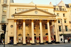 День 12. Пешеходная экскурсия по театрам Лондона. 