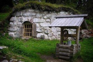 День 4. Морская экскурсия &laquo;К строгим скитам острова Анзер&raquo; (12-14 часов). Фото bearinthenorth pixabay.com